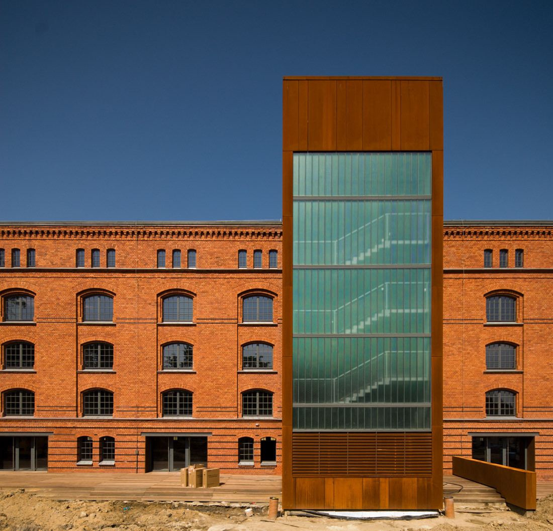 U型玻璃, 楼梯,幕墙